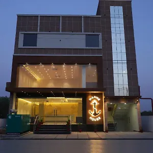 Marine House *** Agra (Uttar Pradesh)